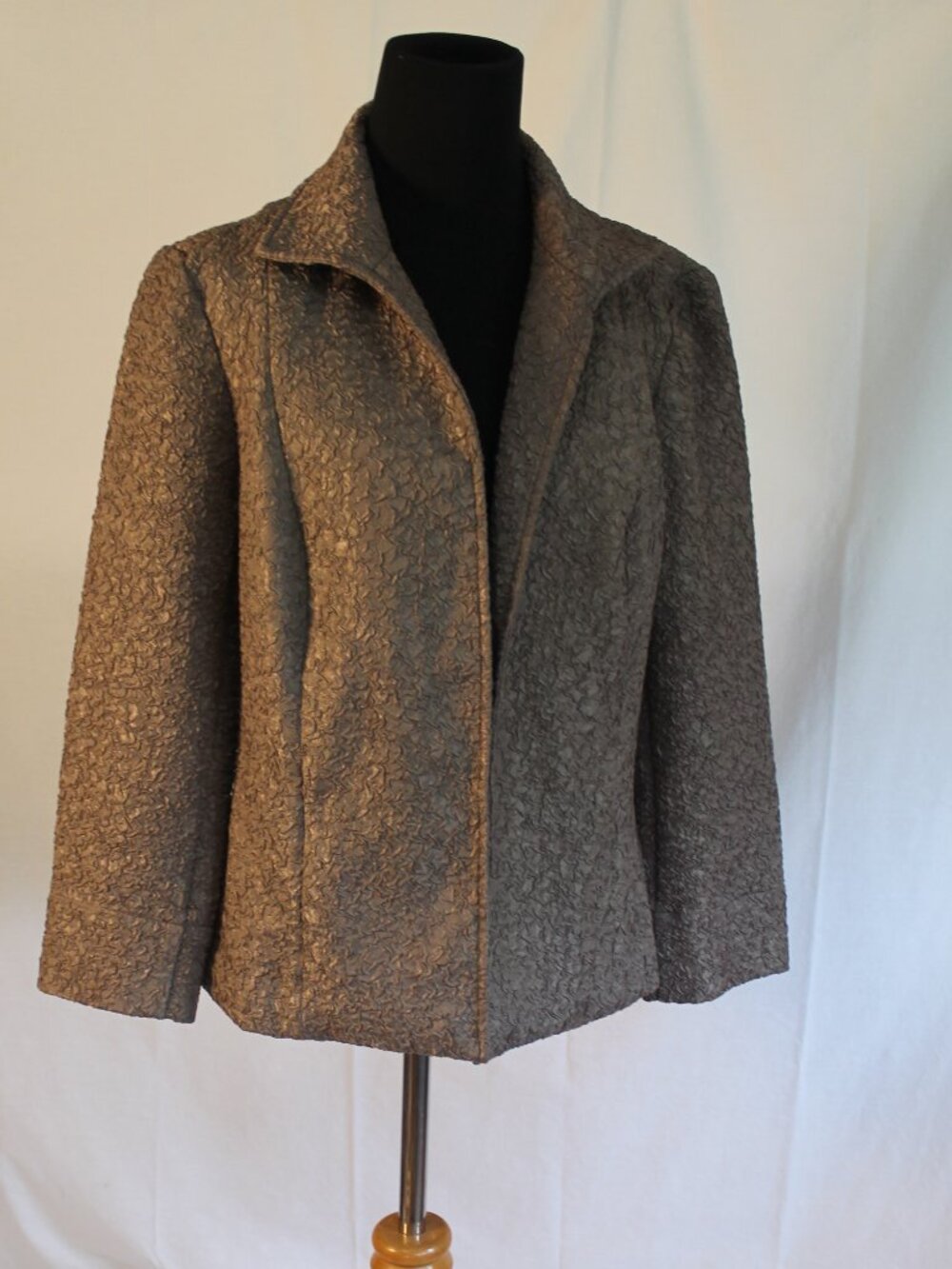 Chico's Taupe Crinkle Open Front Blazer Size 1 (Medium)